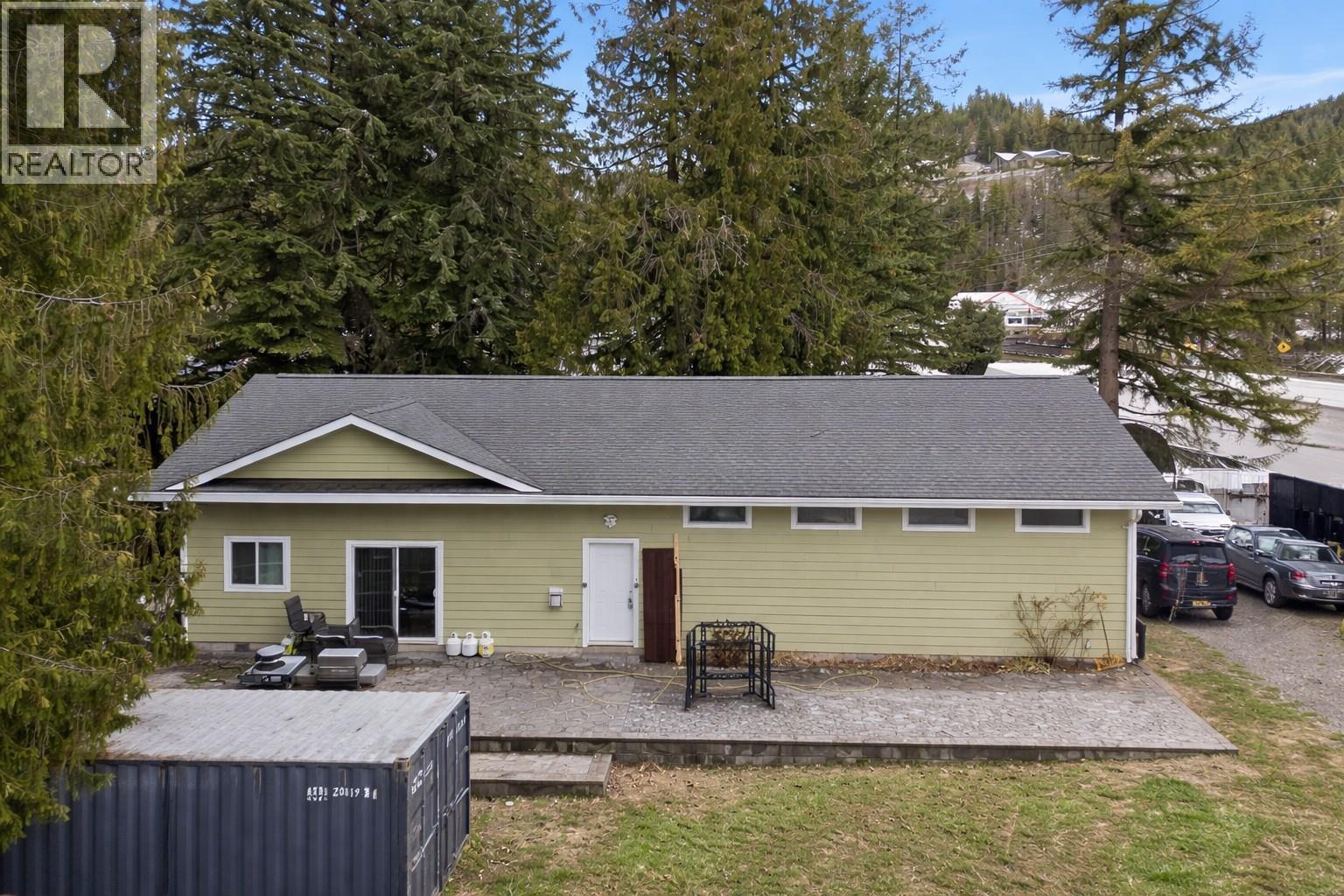 1 Wolfe Street, Sicamous, British Columbia