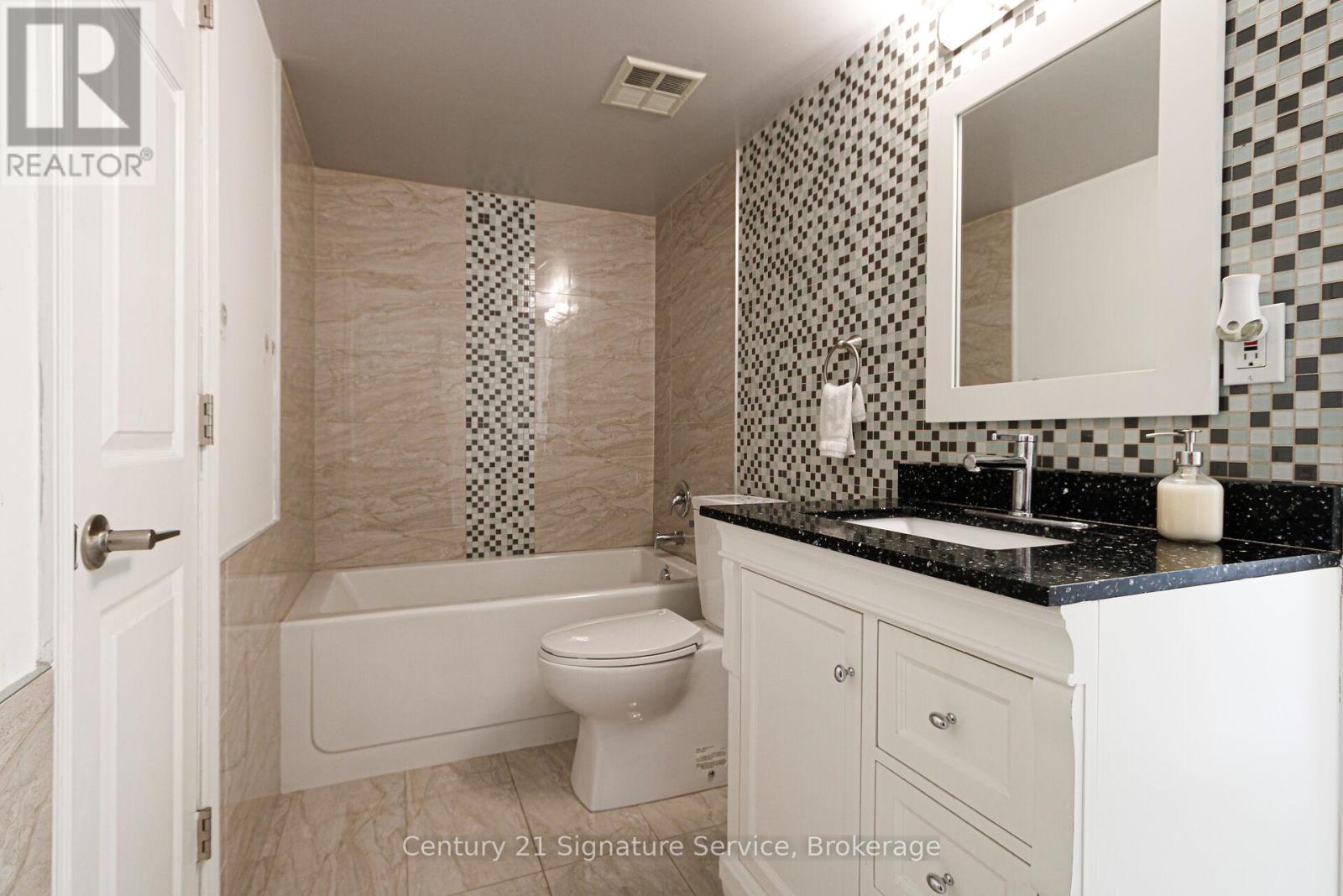 510 - 75 King Street E, Mississauga, Ontario  L5A 4G5 - Photo 19 - W12926258