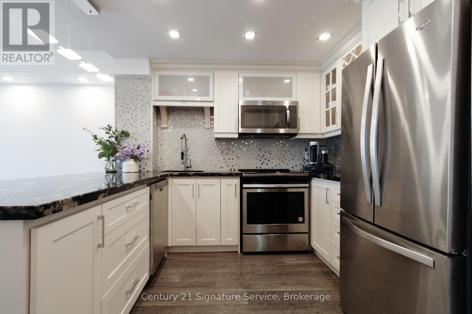 510 - 75 King Street E, Mississauga, Ontario  L5A 4G5 - Photo 7 - W12926258