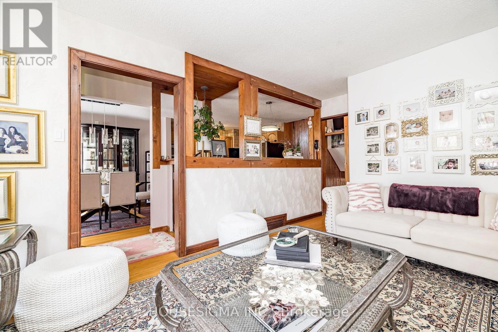 994 Charlton Drive, Ottawa, Ontario  K1J 8B3 - Photo 2 - X12633306