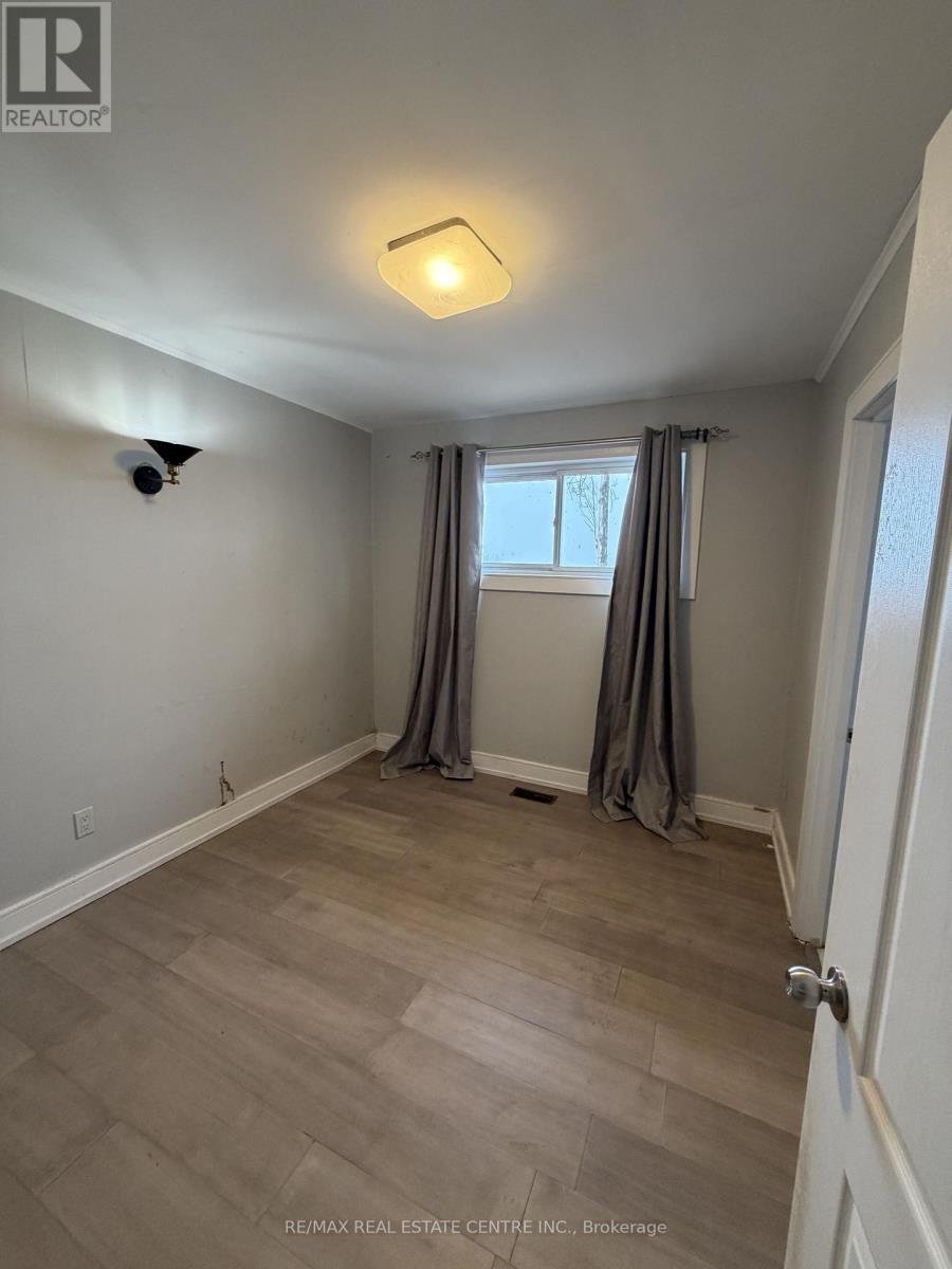 35 Lakeside Avenue, Meaford, Ontario  N4L 1A7 - Photo 17 - X12777894