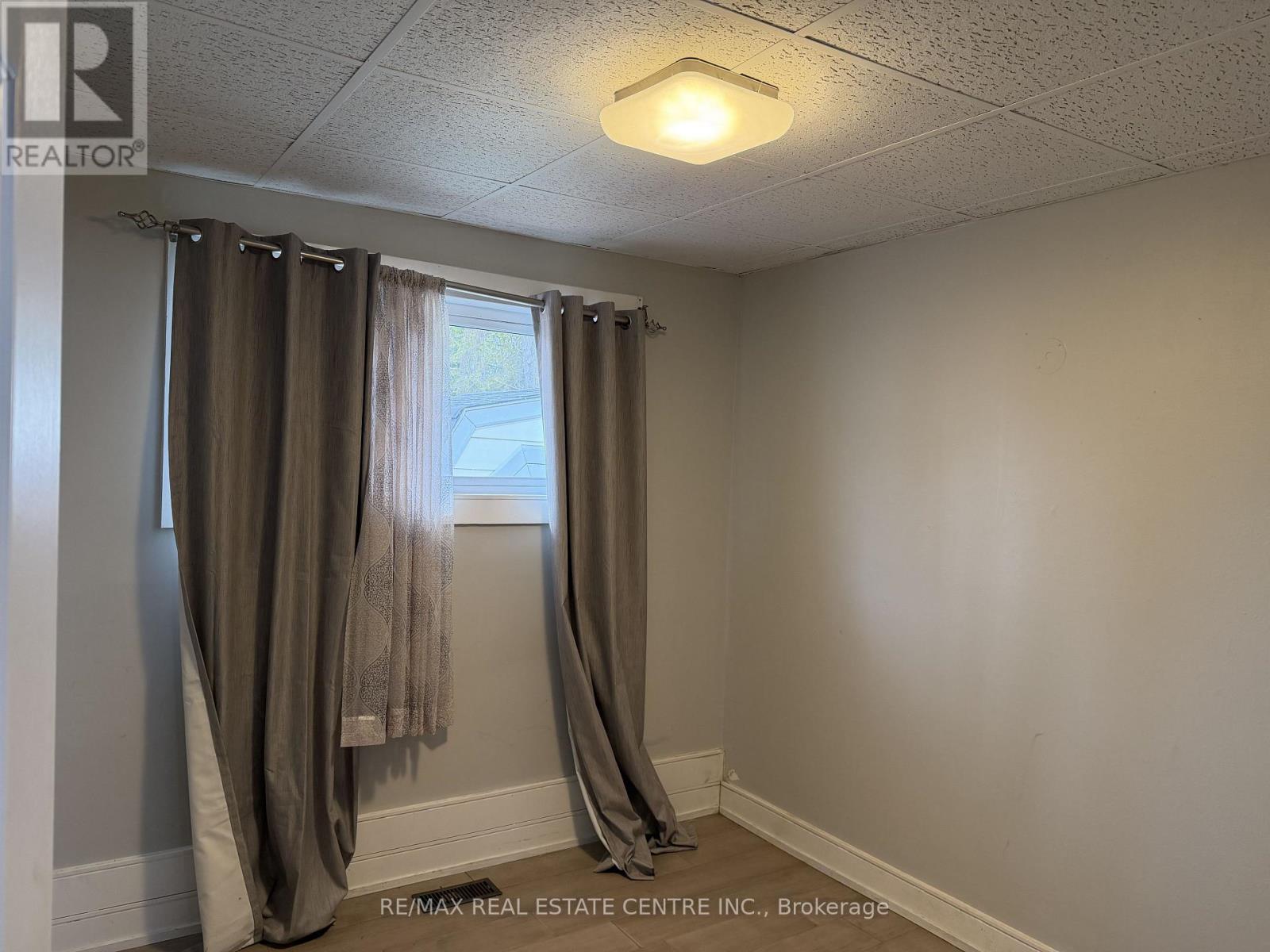 35 Lakeside Avenue, Meaford, Ontario  N4L 1A7 - Photo 21 - X12777894