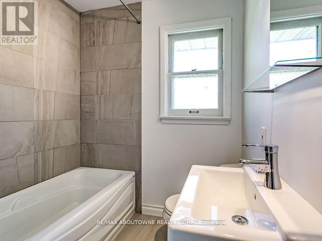 2067 Devon Road, Oakville, Ontario  L6J 2N1 - Photo 13 - W12761754