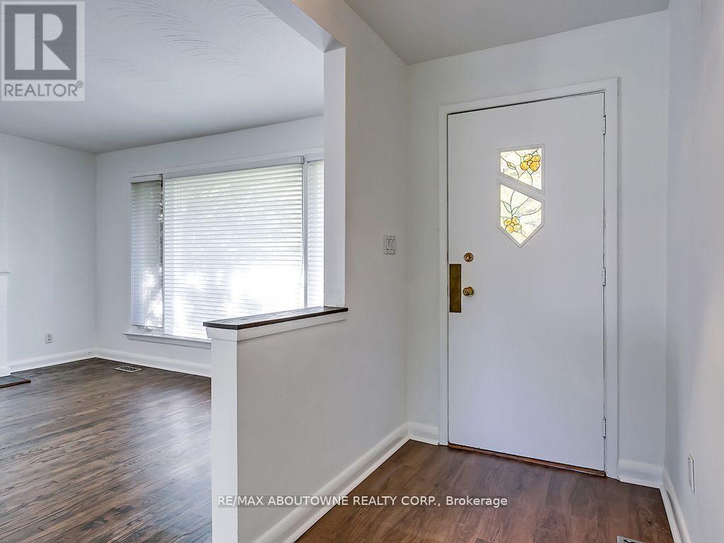 2067 Devon Road, Oakville, Ontario  L6J 2N1 - Photo 4 - W12761754