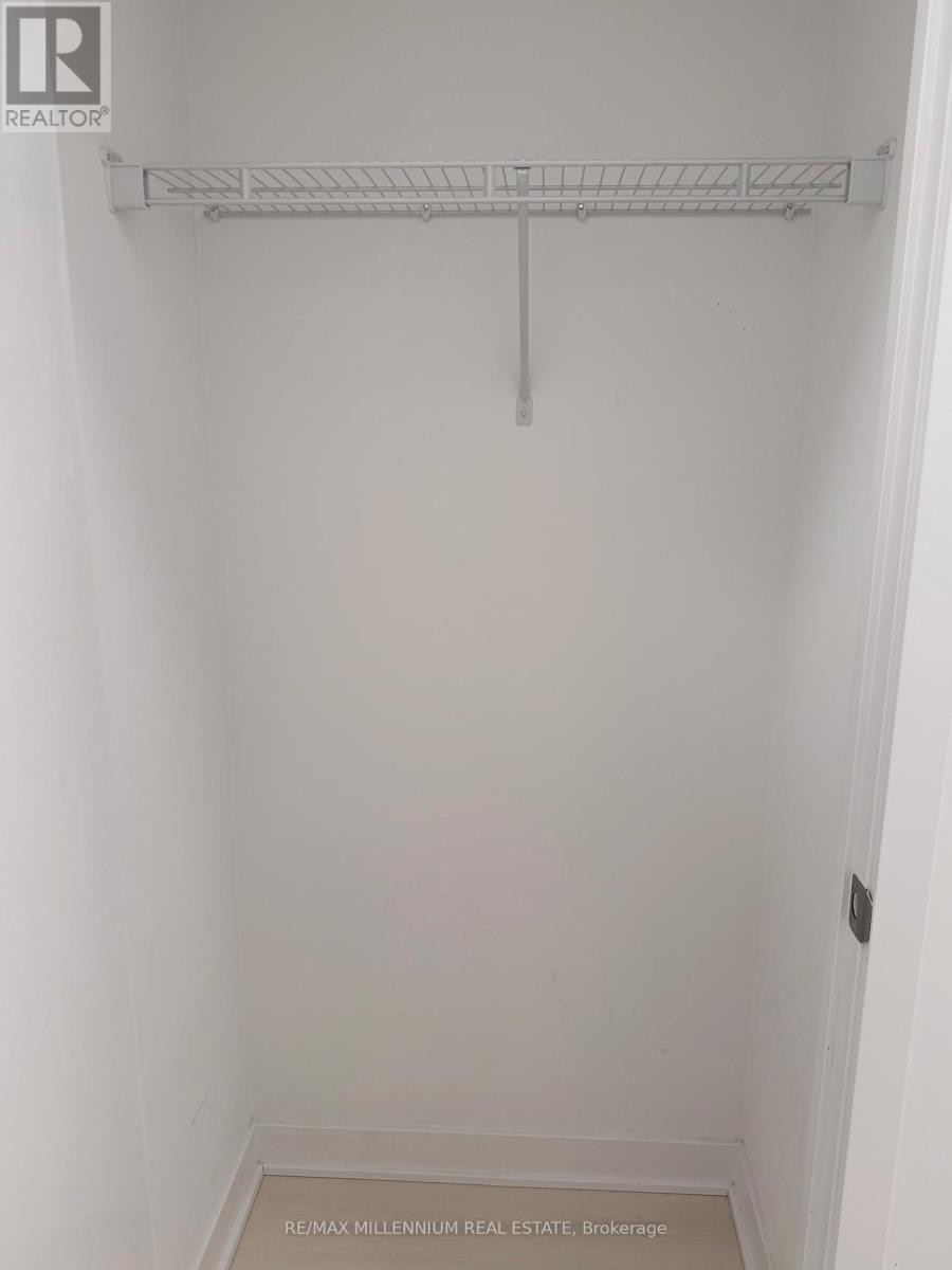 5901 - 3900 Confederation Parkway, Mississauga, Ontario  L5B 0M3 - Photo 15 - W12872320