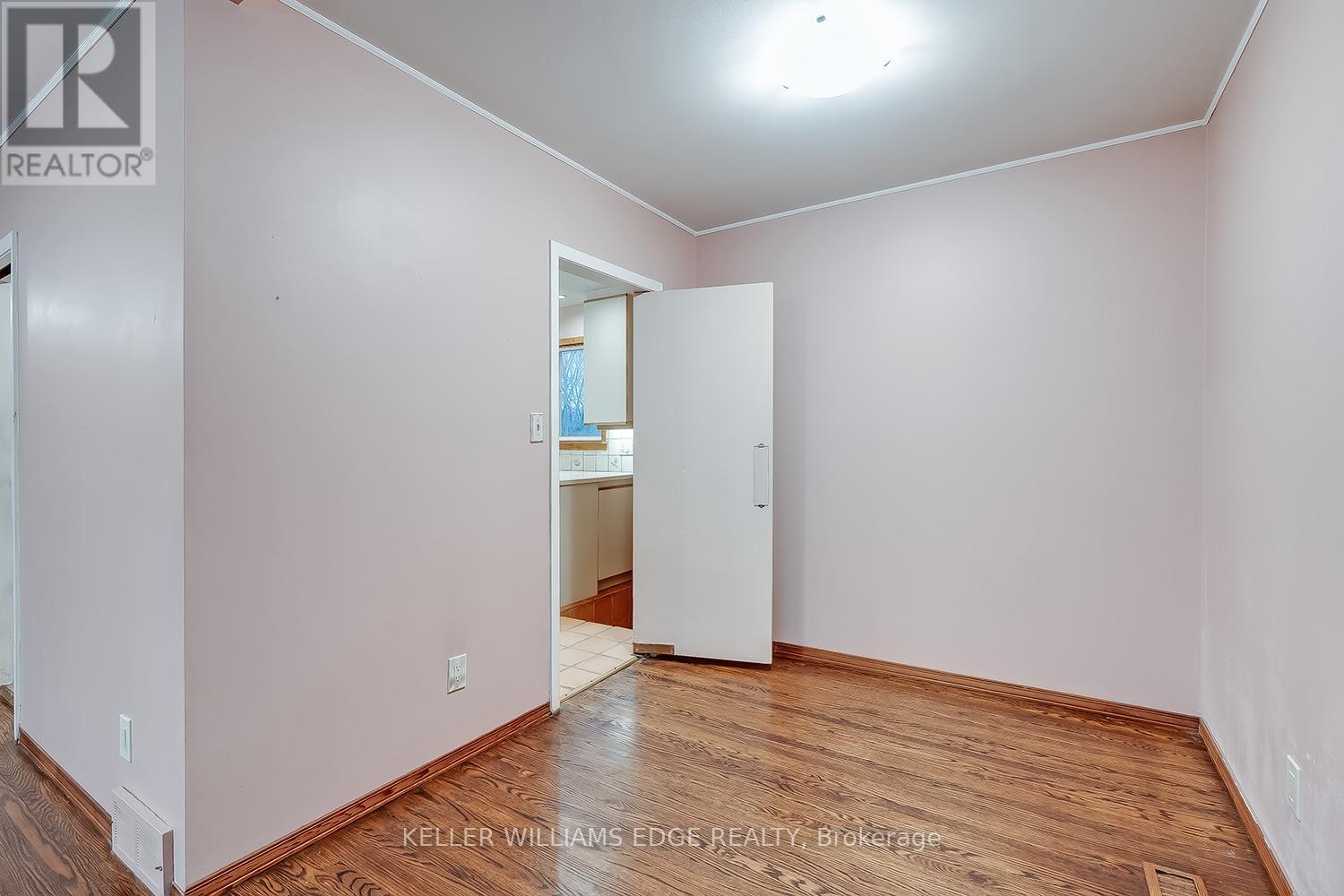 1322 Langdale Crescent, Oakville, Ontario  L6H 2K8 - Photo 10 - W12929216