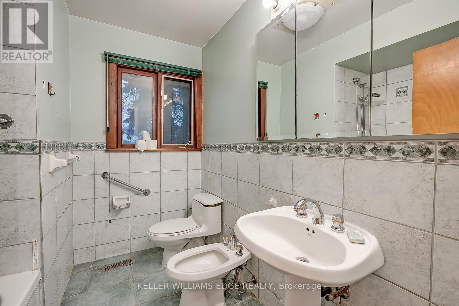 1322 Langdale Crescent, Oakville, Ontario  L6H 2K8 - Photo 15 - W12929216