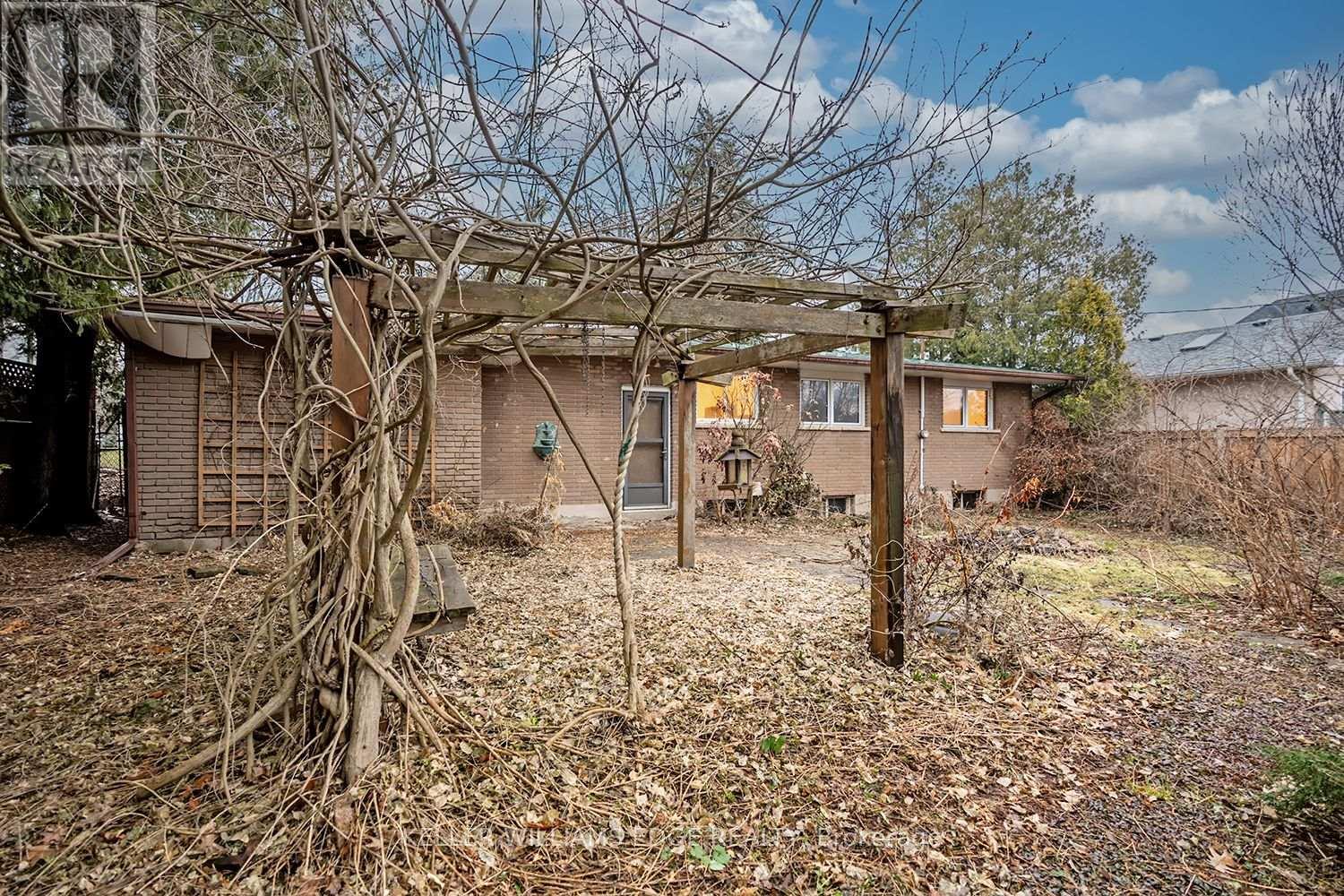 1322 Langdale Crescent, Oakville, Ontario  L6H 2K8 - Photo 27 - W12929216