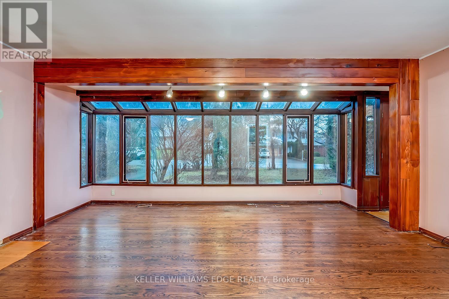 1322 Langdale Crescent, Oakville, Ontario  L6H 2K8 - Photo 7 - W12929216