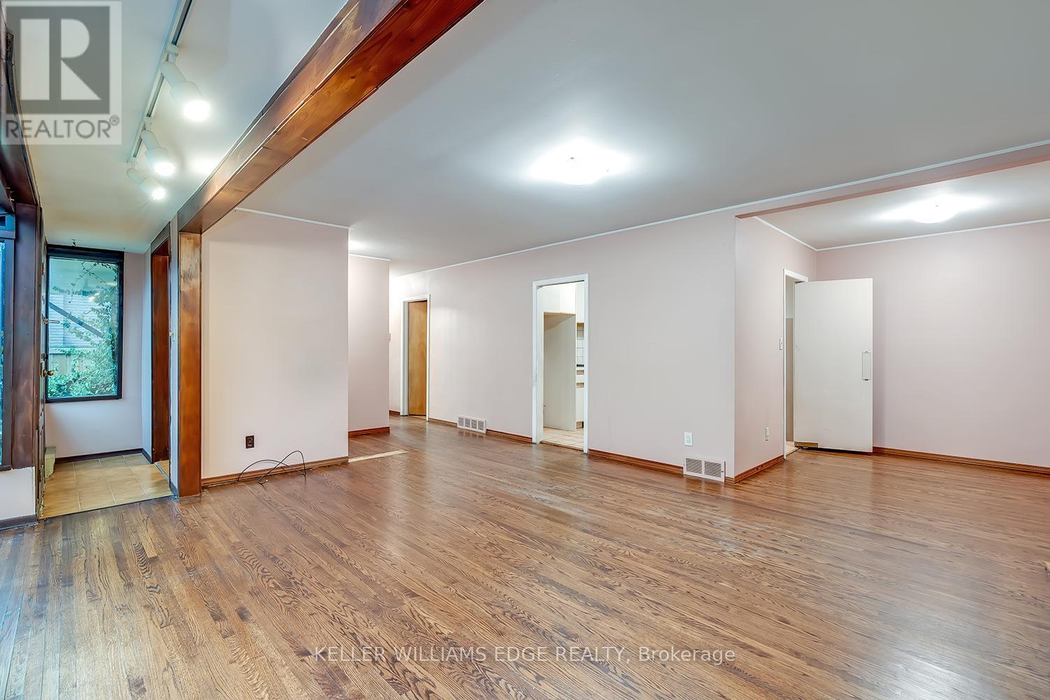 1322 Langdale Crescent, Oakville, Ontario  L6H 2K8 - Photo 9 - W12929216