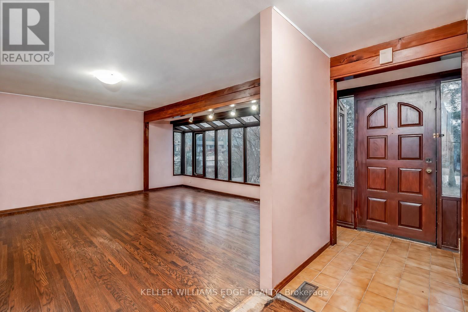 1322 Langdale Crescent, Oakville, Ontario  L6H 2K8 - Photo 5 - W12929216