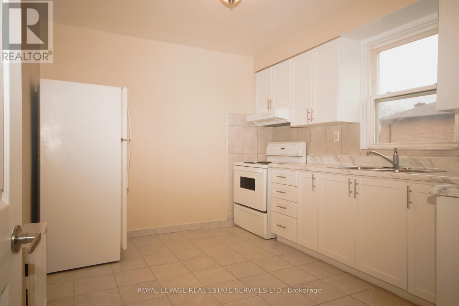 2 - 62 Branstone #2 Road, Toronto, Ontario  M6Z 4E4 - Photo 6 - W12928906