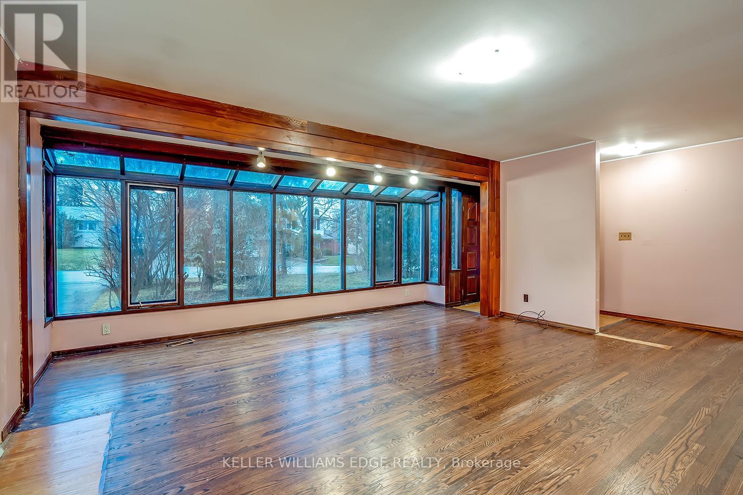 1322 Langdale Crescent, Oakville, Ontario  L6H 2K8 - Photo 8 - W12929216