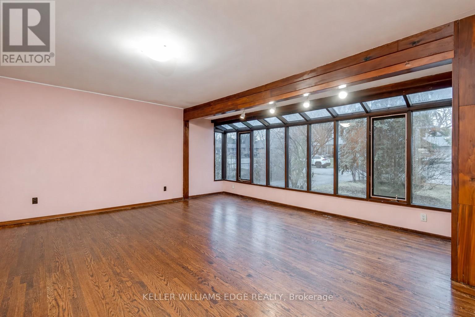 1322 Langdale Crescent, Oakville, Ontario  L6H 2K8 - Photo 6 - W12929216