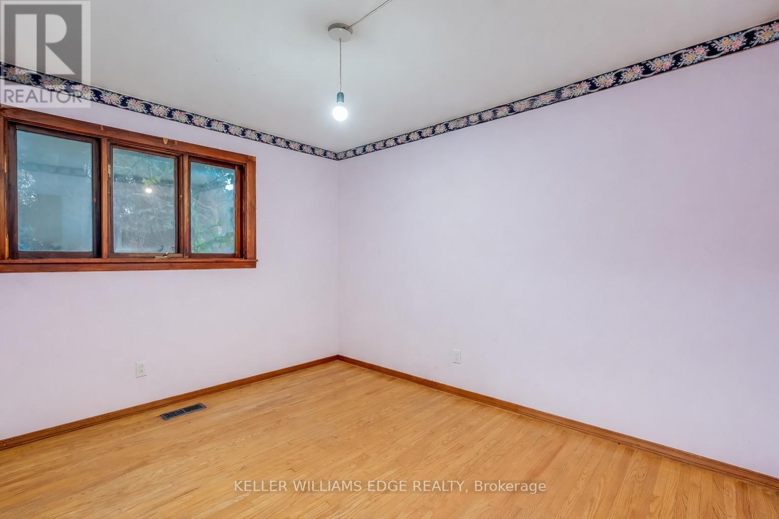 1322 Langdale Crescent, Oakville, Ontario  L6H 2K8 - Photo 14 - W12929216