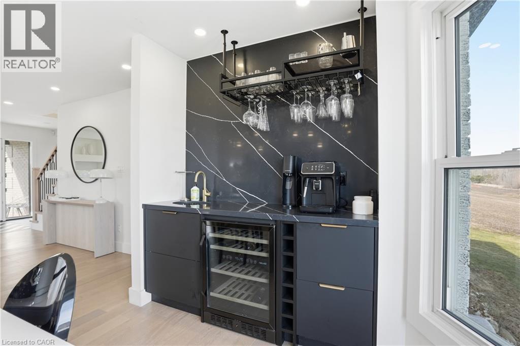 296 Ridge Road W, Grimsby, Ontario  L3M 4E7 - Photo 19 - 40815688