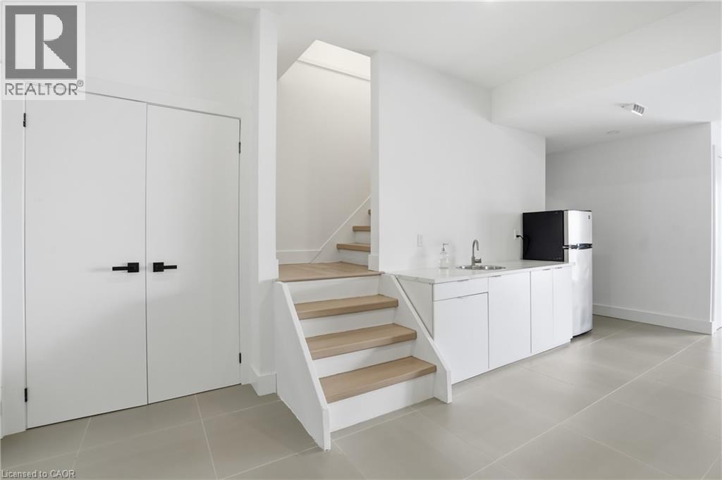 296 Ridge Road W, Grimsby, Ontario  L3M 4E7 - Photo 35 - 40815688