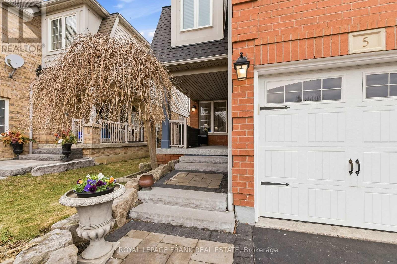 5 Telegraph Drive, Whitby, Ontario  L1P 1S2 - Photo 4 - E12929554