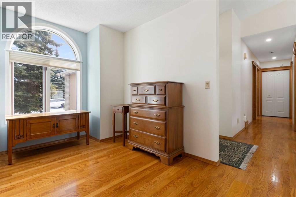 176 Christie Park Manor Sw, Calgary, Alberta  T3H 2T6 - Photo 6 - A2293322