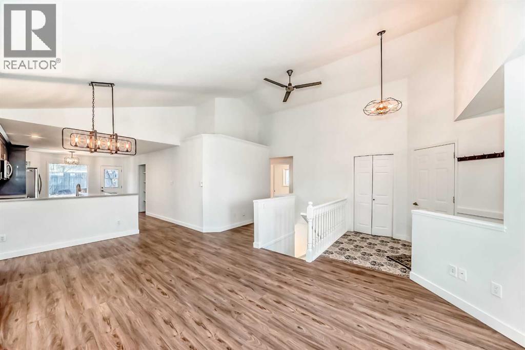 52 Mt Crandell Crescent W, Lethbridge, Alberta  T1K 6L6 - Photo 4 - A2295332