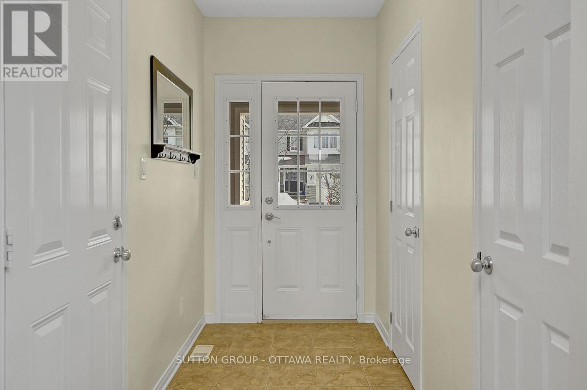 124 Cedardown Private, Ottawa, Ontario  K2J 0W2 - Photo 3 - X12929456