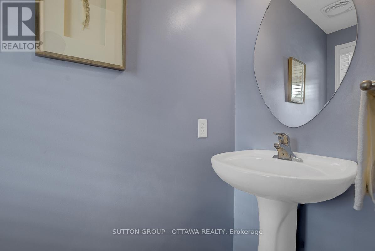 124 Cedardown Private, Ottawa, Ontario  K2J 0W2 - Photo 4 - X12929456