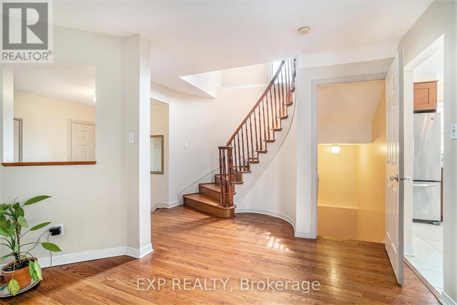 29 Woodford Way, Ottawa, Ontario  K2J 4B9 - Photo 4 - X12929540