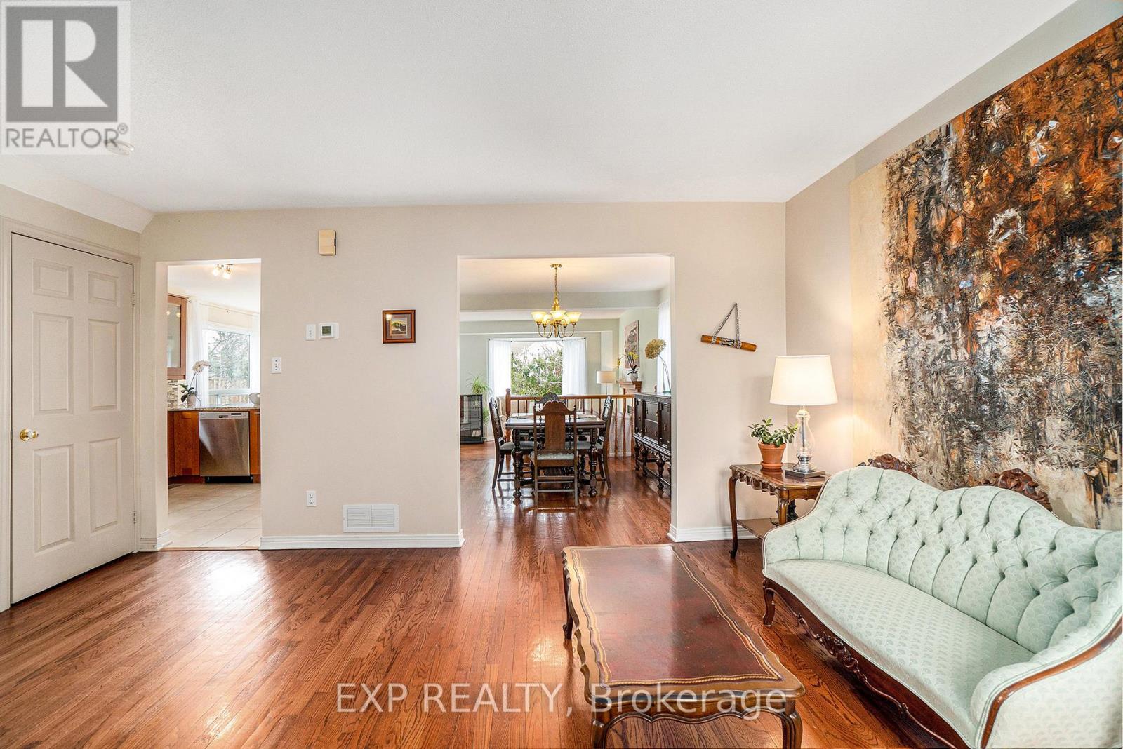 29 Woodford Way, Ottawa, Ontario  K2J 4B9 - Photo 8 - X12929540