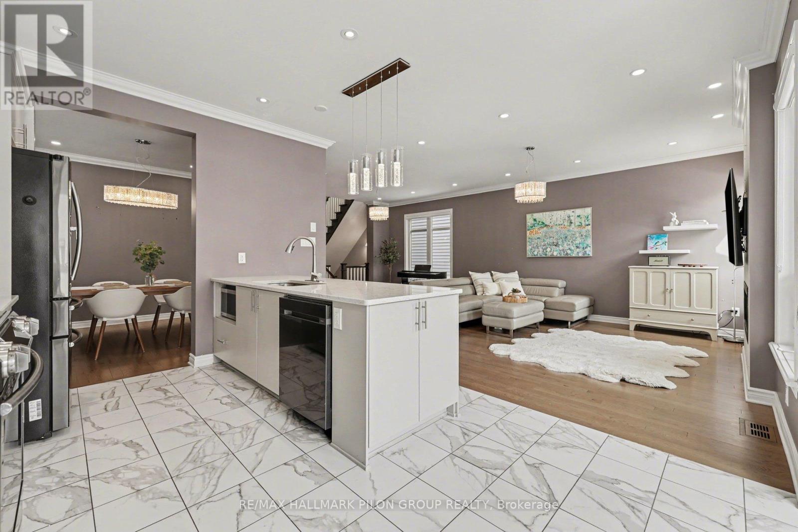 266 Shinleaf Crescent, Ottawa, Ontario  K1W 0J2 - Photo 8 - X12929584