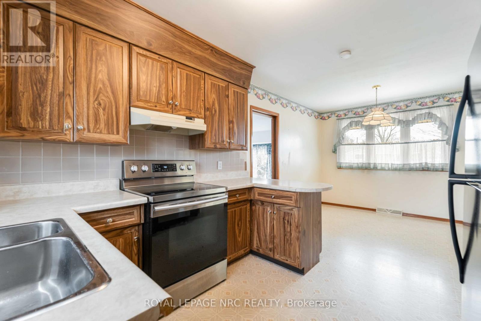 3987 Montcalm Crescent, Niagara Falls, Ontario  L2G 6L9 - Photo 10 - X12929568