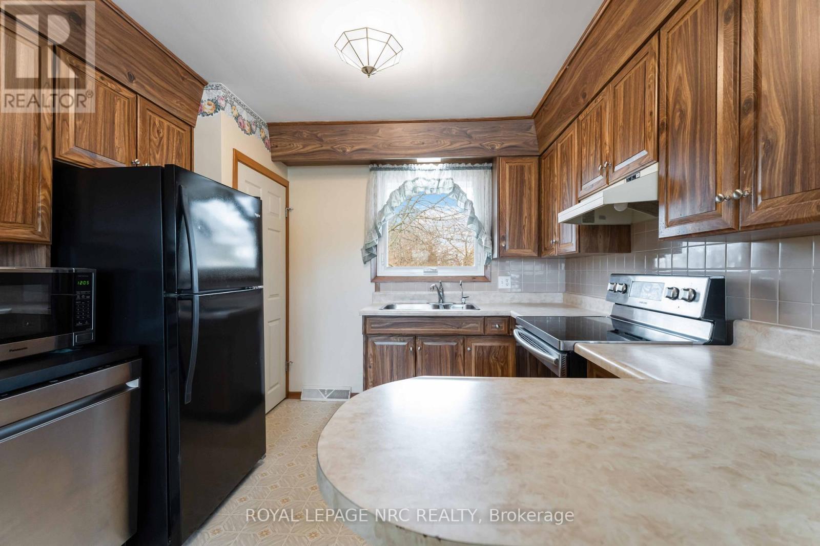 3987 Montcalm Crescent, Niagara Falls, Ontario  L2G 6L9 - Photo 13 - X12929568