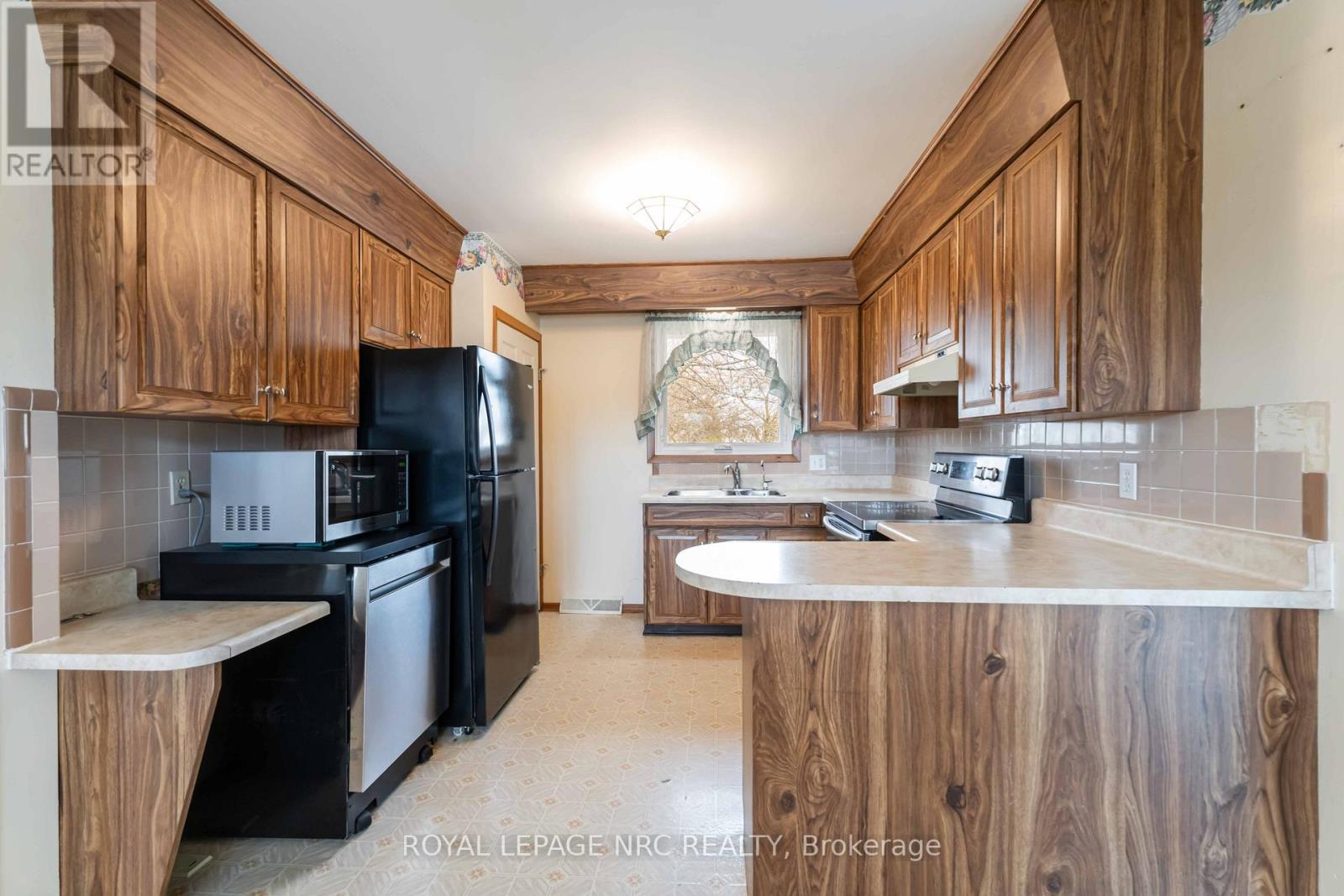 3987 Montcalm Crescent, Niagara Falls, Ontario  L2G 6L9 - Photo 9 - X12929568