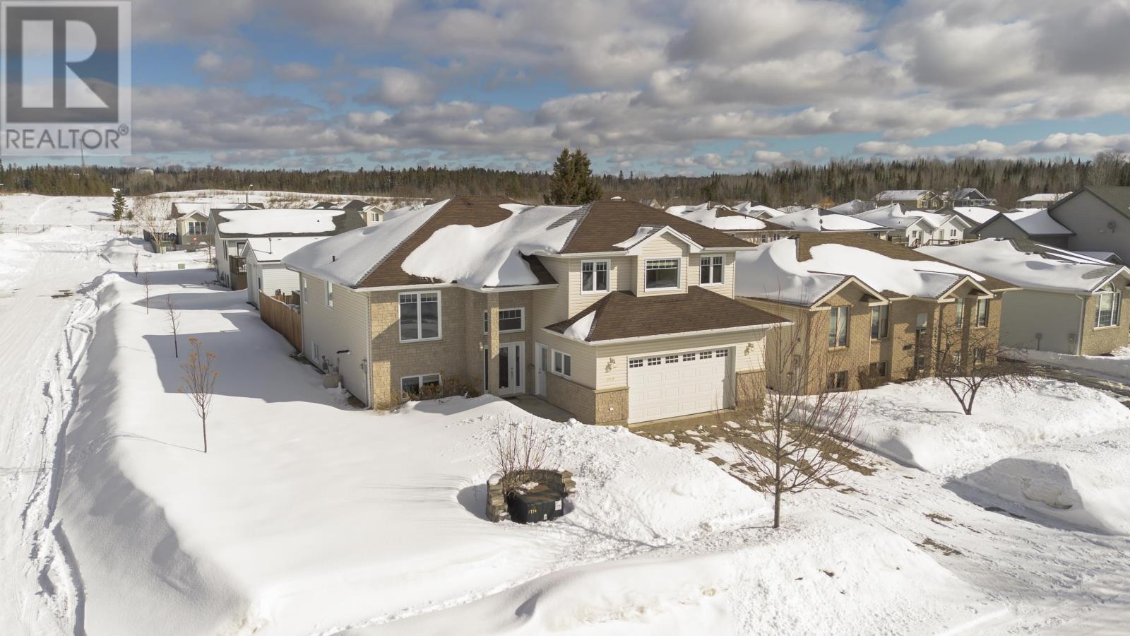 253 Newcastle Dr., Thunder Bay, Ontario  P7G 1C9 - Photo 2 - TB2600559