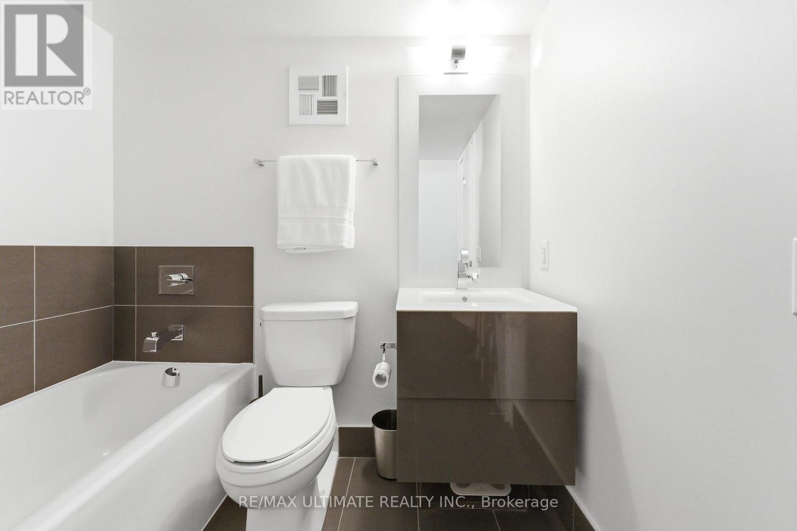 811 - 111 St Clair Avenue W, Toronto, Ontario  M4V 1N5 - Photo 15 - C12929476