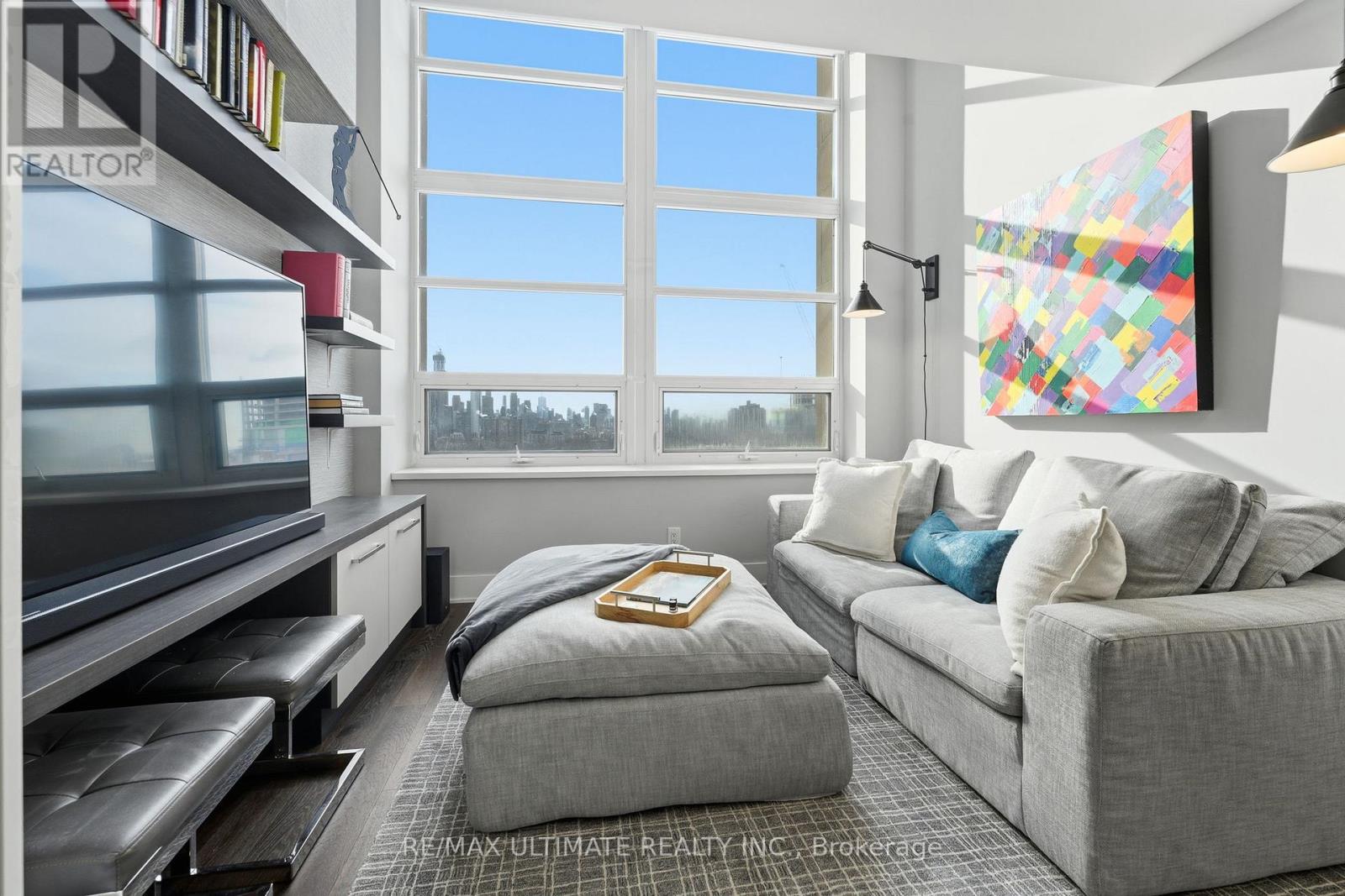 811 - 111 St Clair Avenue W, Toronto, Ontario  M4V 1N5 - Photo 4 - C12929476