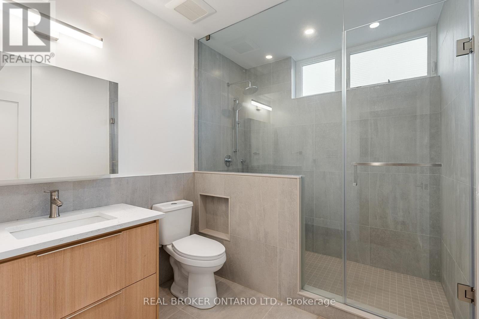 Laneway - 21 Farnham Avenue, Toronto, Ontario  M4V 1H6 - Photo 17 - C12929484