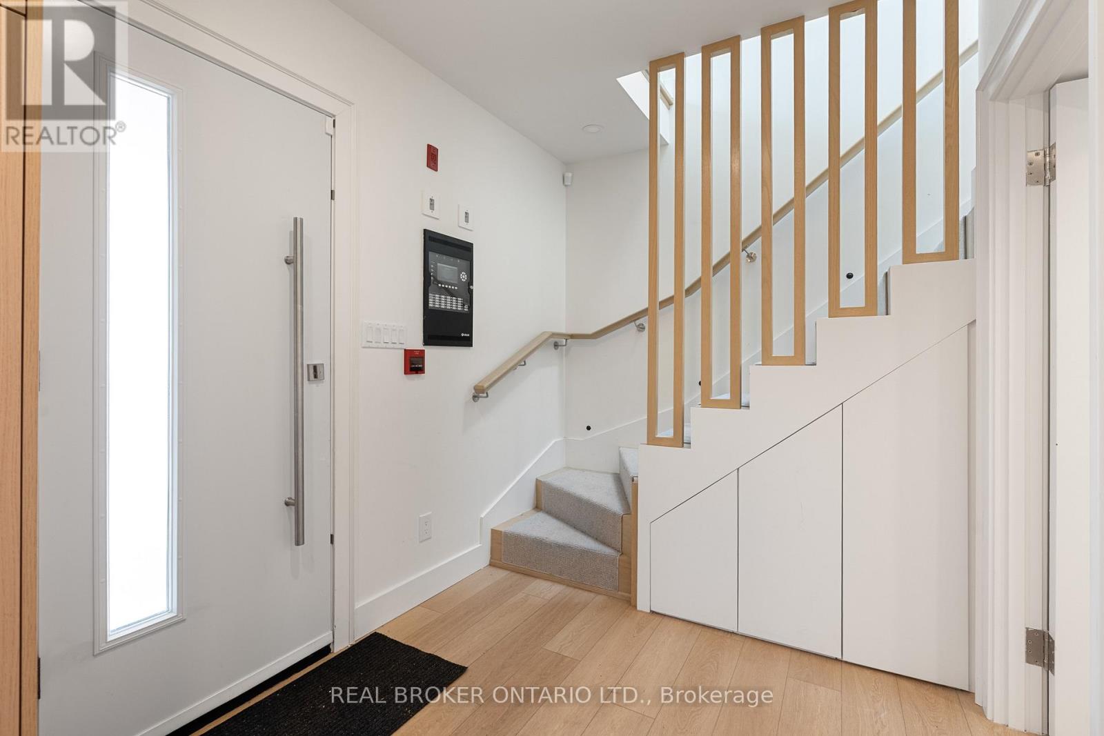 Laneway - 21 Farnham Avenue, Toronto, Ontario  M4V 1H6 - Photo 19 - C12929484