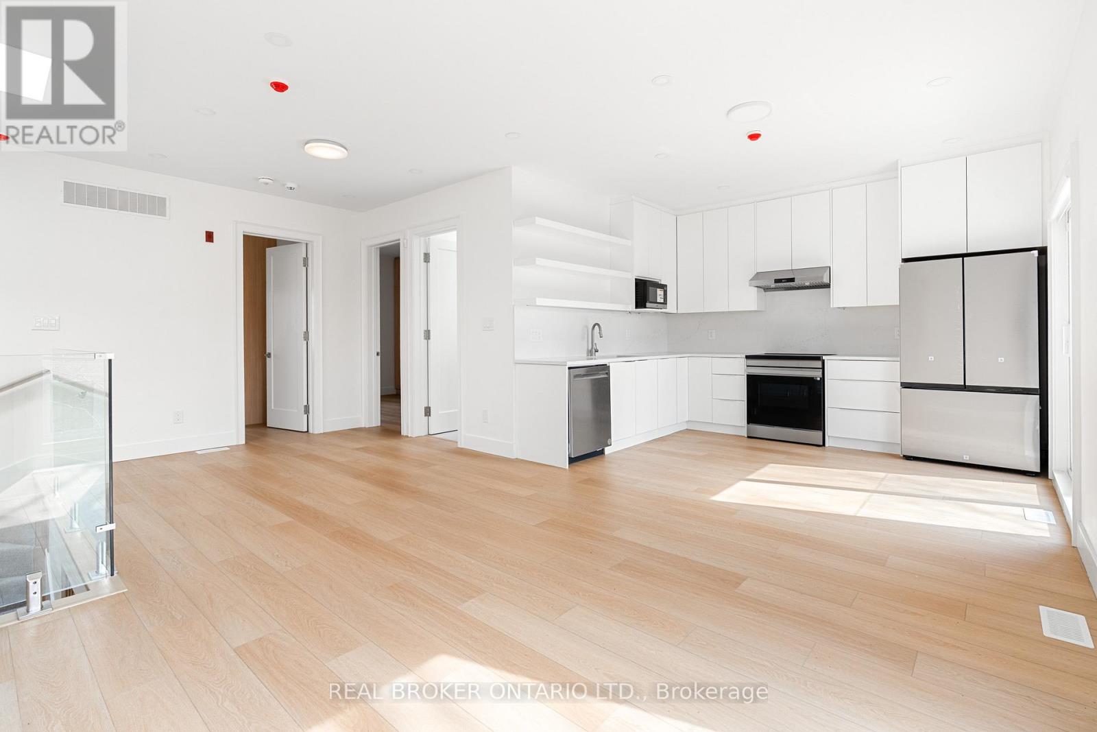 Laneway - 21 Farnham Avenue, Toronto, Ontario  M4V 1H6 - Photo 6 - C12929484