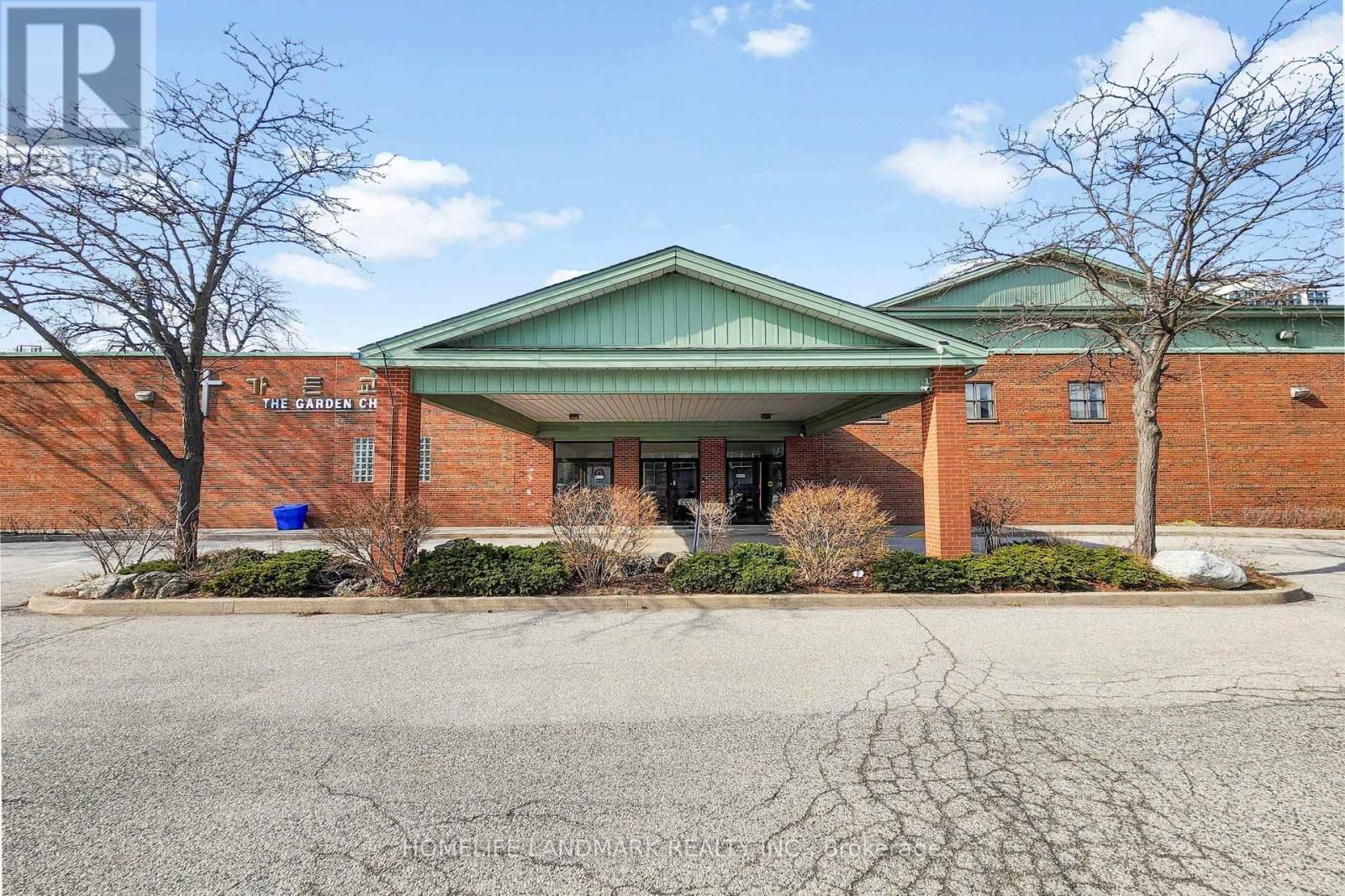 260 YORKLAND BOULEVARD, Toronto, Ontario