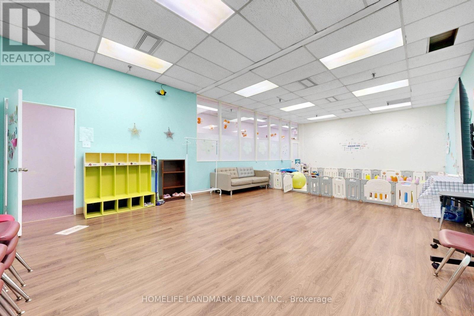 260 Yorkland Boulevard, Toronto, Ontario  M2J 1R7 - Photo 3 - C12929490