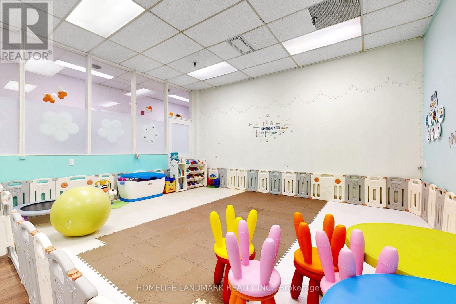 260 Yorkland Boulevard, Toronto, Ontario  M2J 1R7 - Photo 4 - C12929490