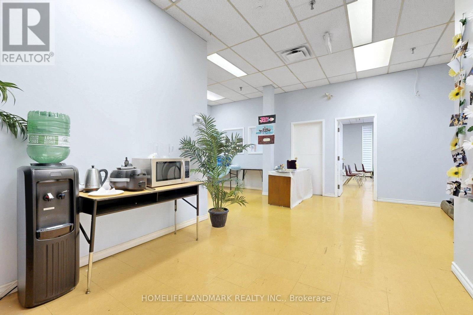 260 Yorkland Boulevard, Toronto, Ontario  M2J 1R7 - Photo 5 - C12929490