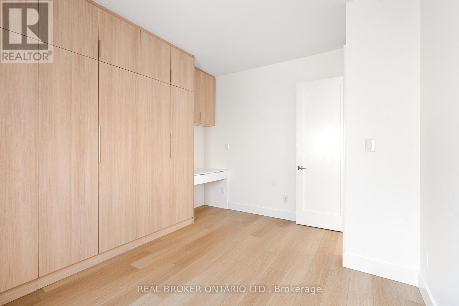 Laneway - Upper - 21 Farnham Avenue, Toronto, Ontario  M4V 1H6 - Photo 14 - C12929558