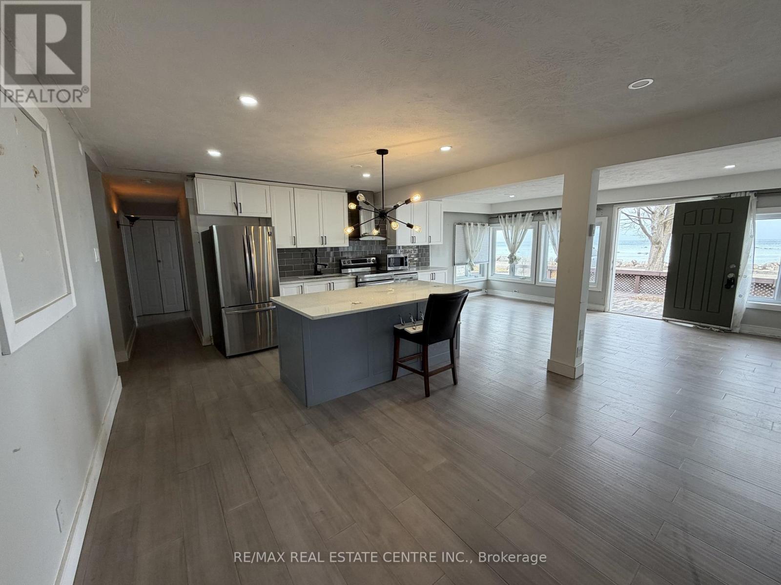 35 Lakeside Avenue, Meaford, Ontario N4L 1A7 - Photo 15 - X12929458