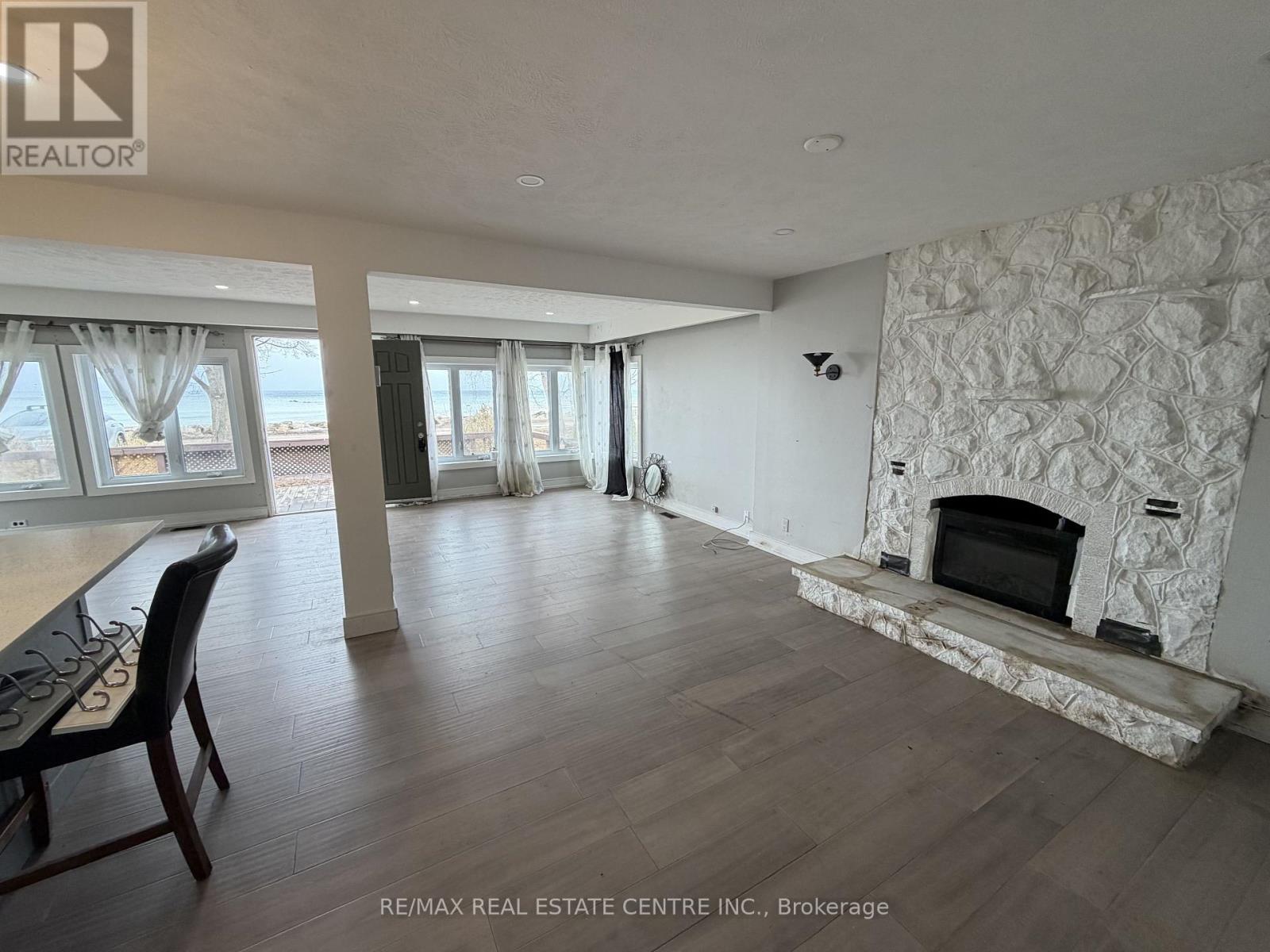 35 Lakeside Avenue, Meaford, Ontario N4L 1A7 - Photo 17 - X12929458