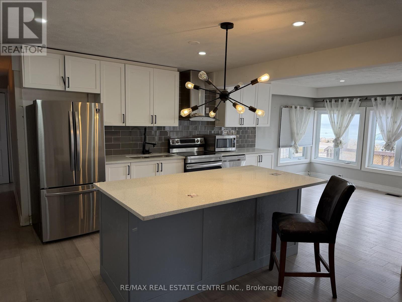 35 Lakeside Avenue, Meaford, Ontario N4L 1A7 - Photo 18 - X12929458