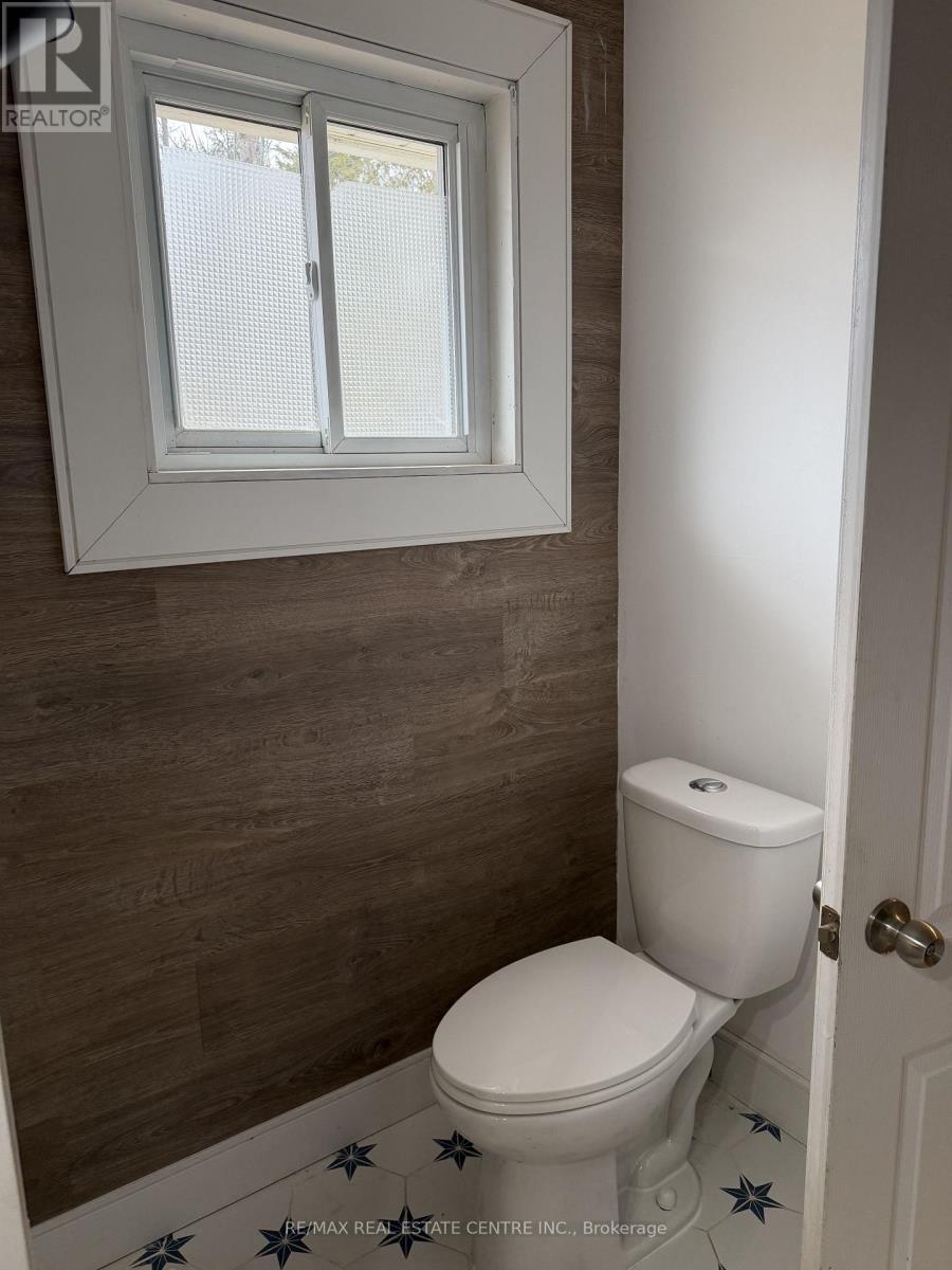 35 Lakeside Avenue, Meaford, Ontario N4L 1A7 - Photo 23 - X12929458