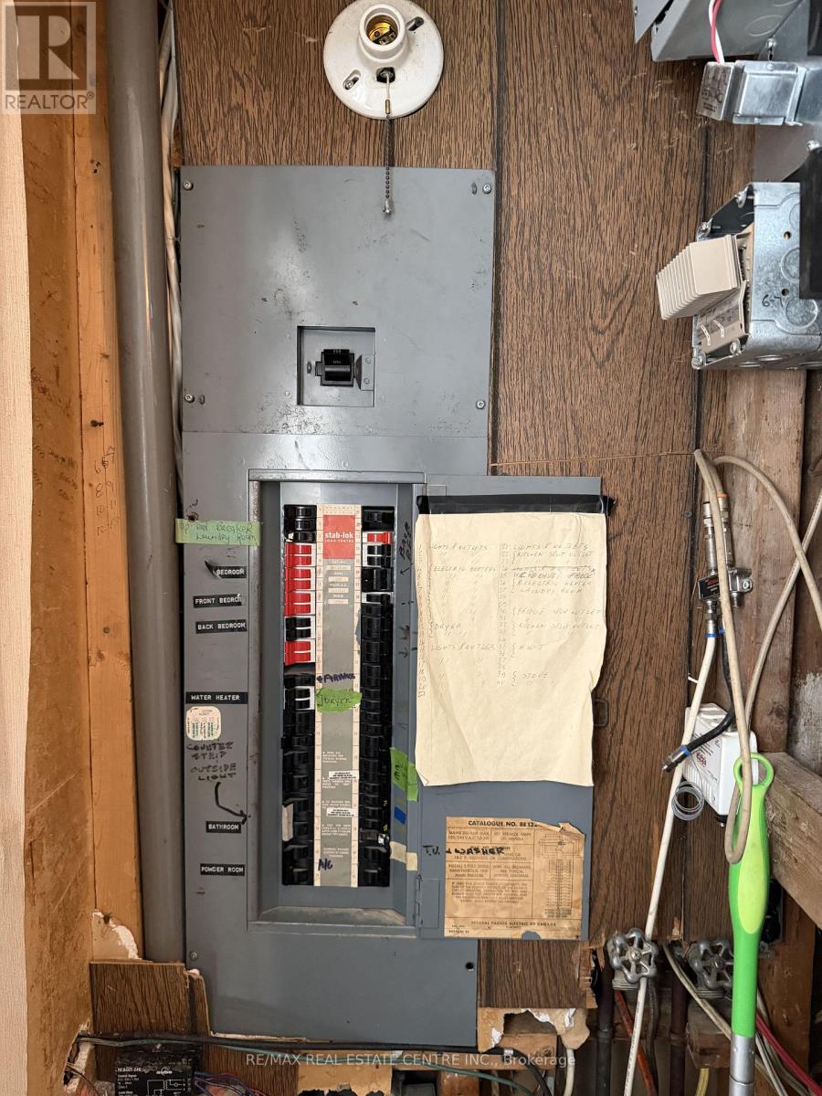 35 Lakeside Avenue, Meaford, Ontario N4L 1A7 - Photo 24 - X12929458