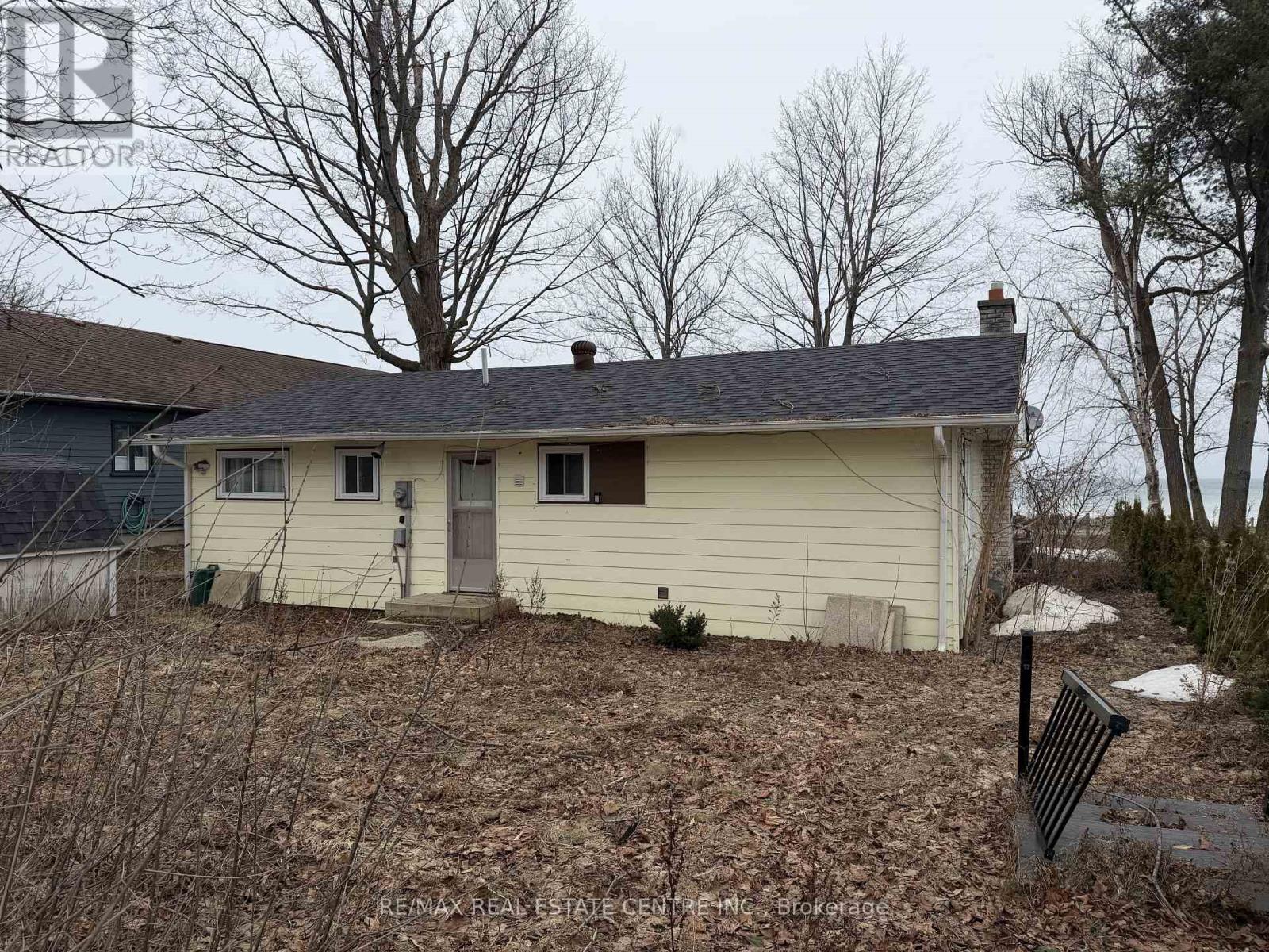 35 Lakeside Avenue, Meaford, Ontario N4L 1A7 - Photo 26 - X12929458