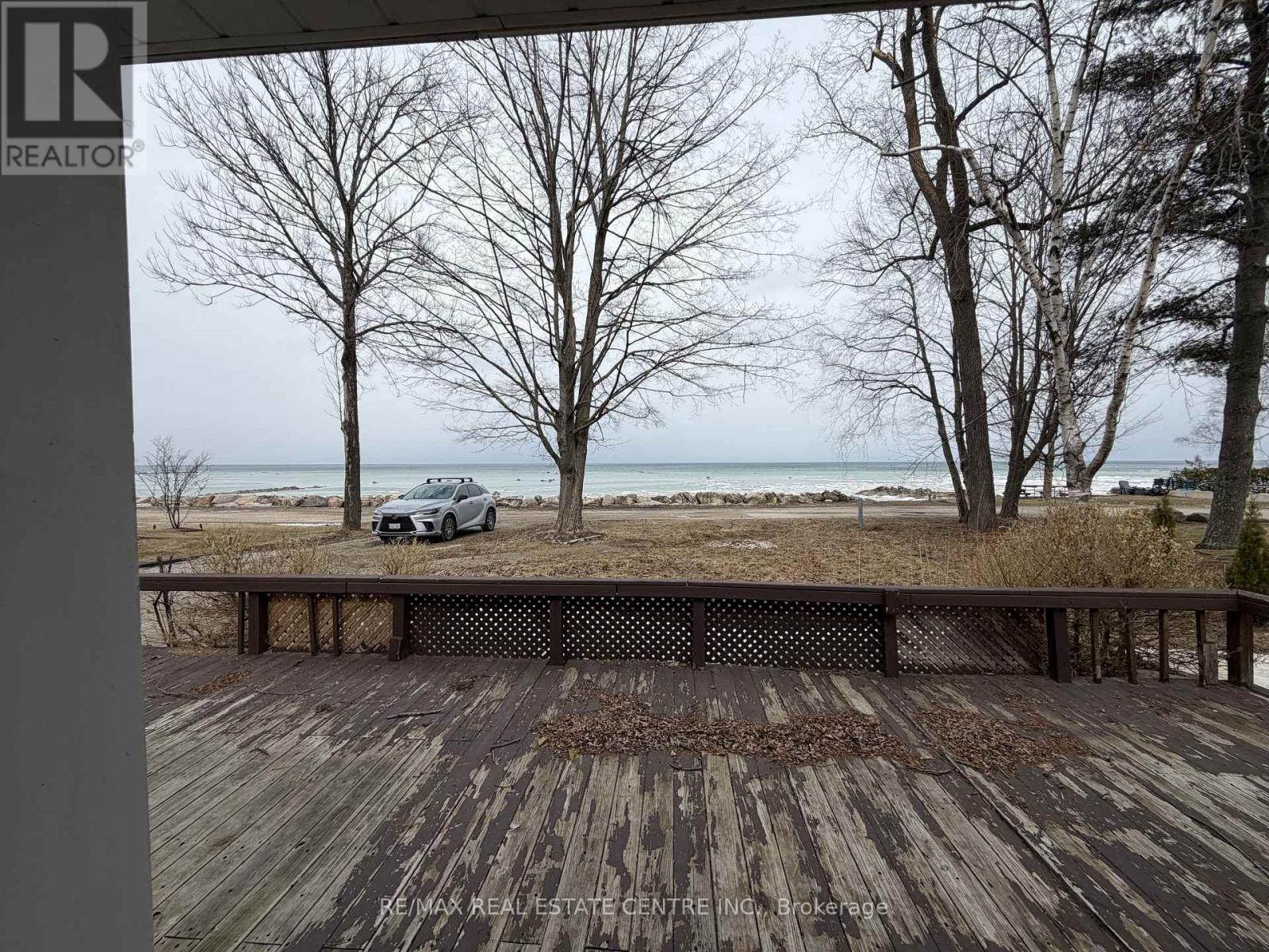 35 Lakeside Avenue, Meaford, Ontario N4L 1A7 - Photo 3 - X12929458